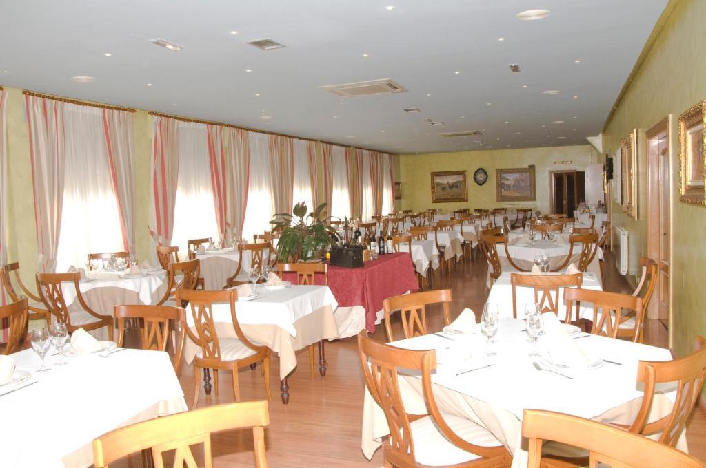 Hotel Restaurante San Roque Medina del Campo Extérieur photo